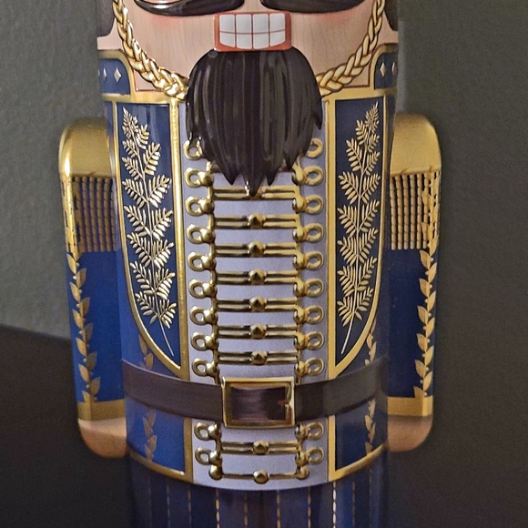 COPY - Nutcracker Tin very Nice in Good condition. You can store things inside … - Picture 4 of 6